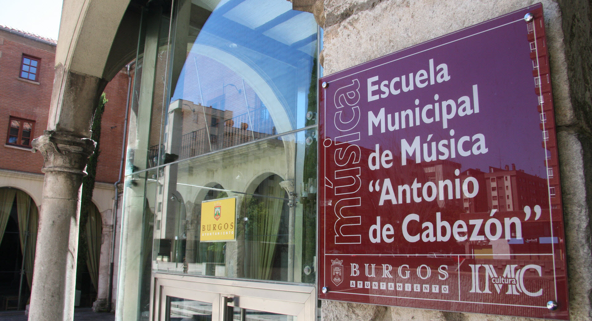 Fachada de la Escuela Municipal de Música de Burgos Antonio de Cabezón